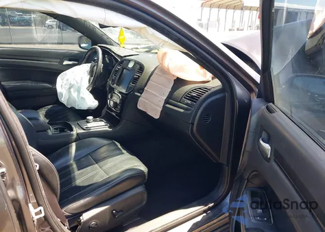 2016 Chrysler 300 из США, поврежденный, VIN 2C3CCABG1GH243377